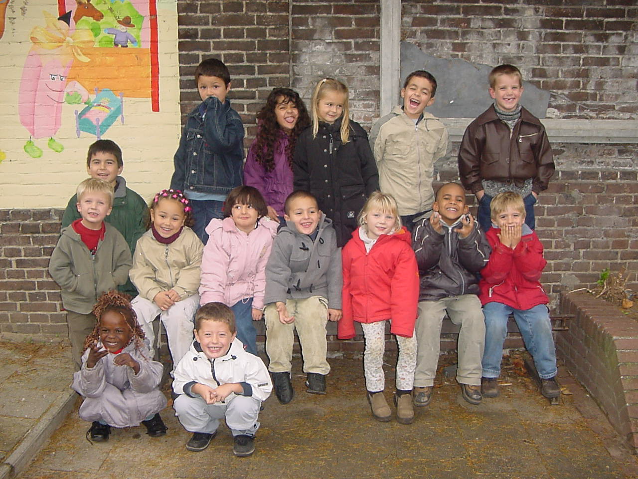 Dit ben ik met mijn klas.(vooraan met de witte jas)